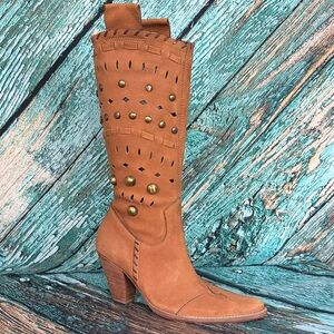 Chic Tan Heeled Boots with Stud Accents